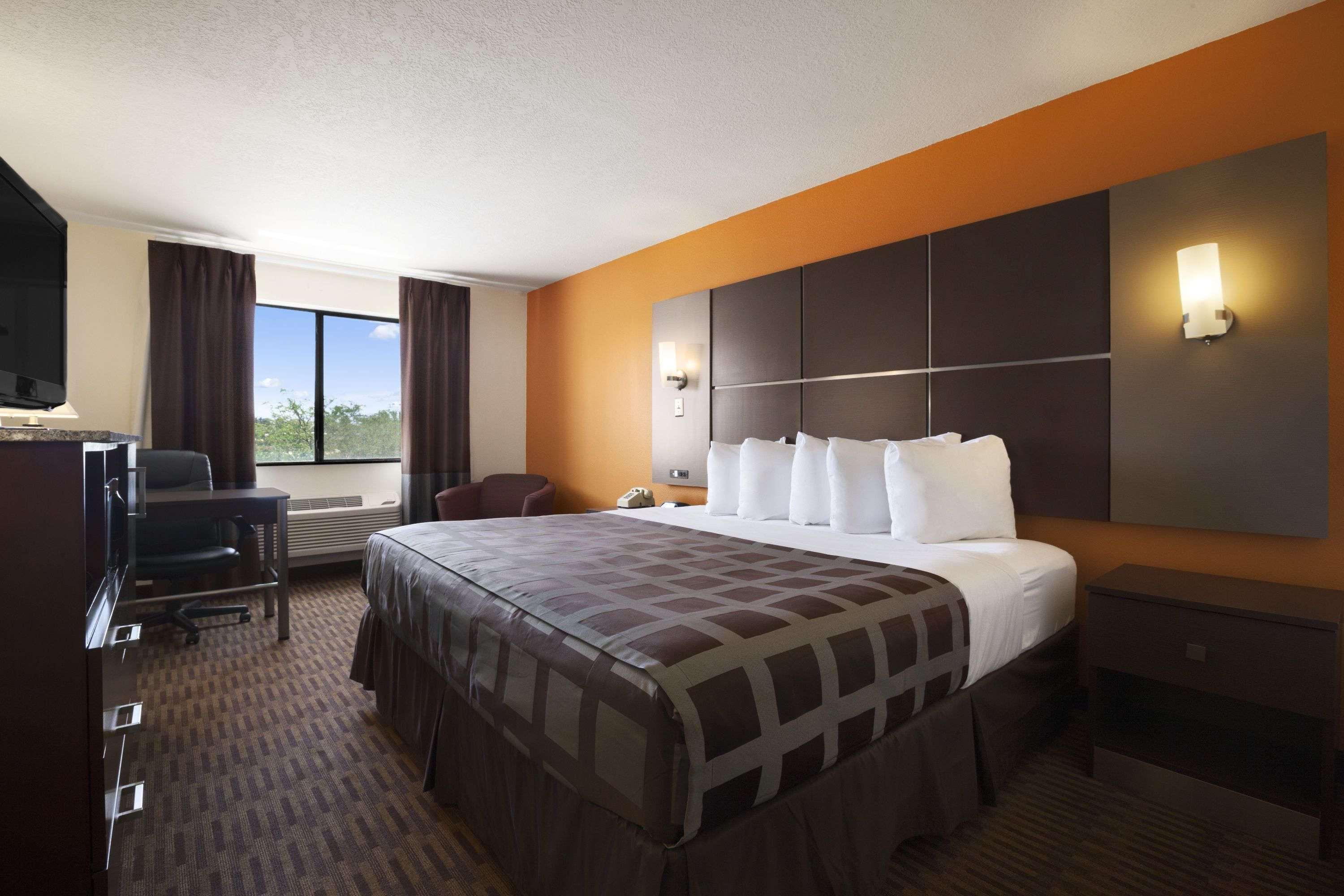 Days Inn By Wyndham Los Lunas Экстерьер фото