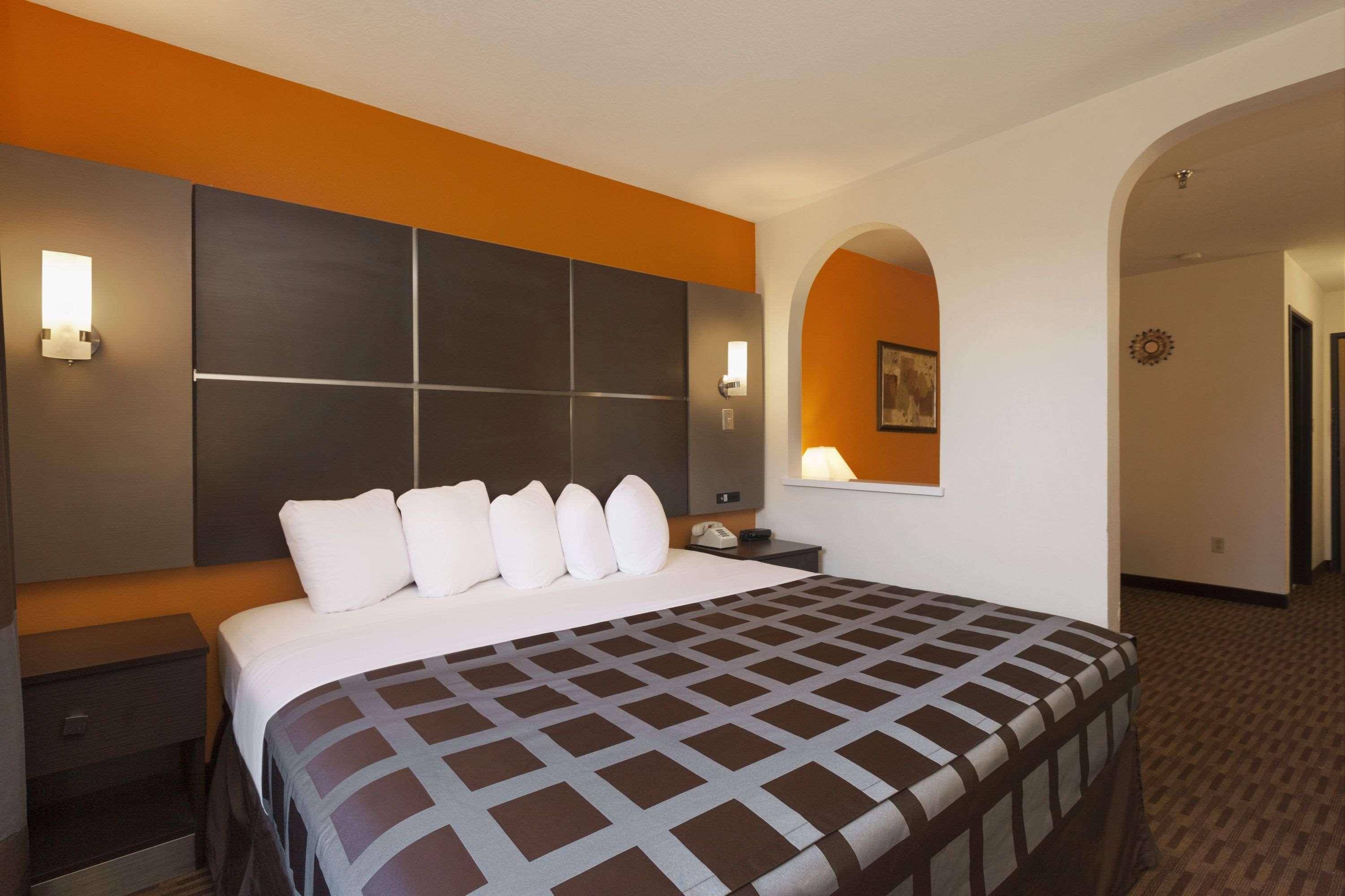 Days Inn By Wyndham Los Lunas Экстерьер фото