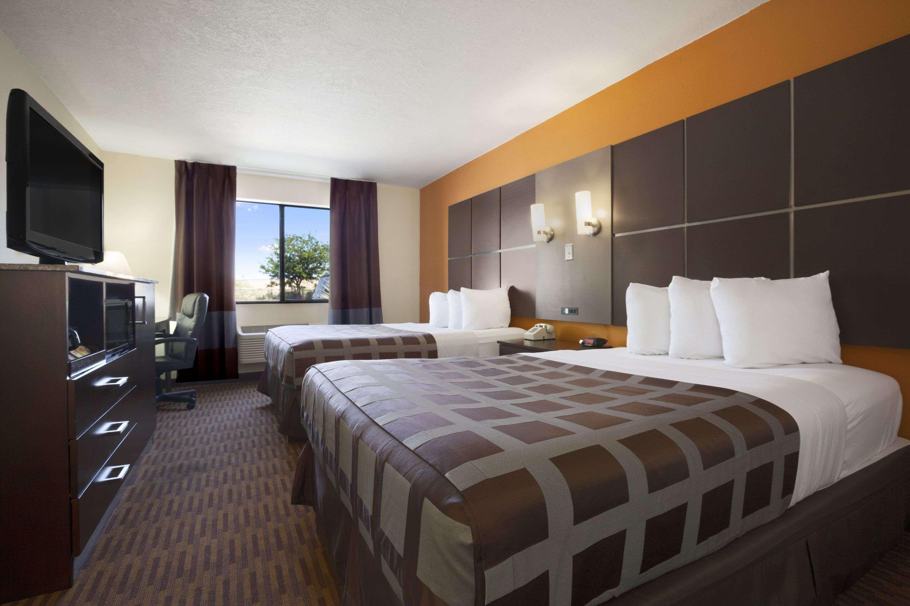 Days Inn By Wyndham Los Lunas Экстерьер фото