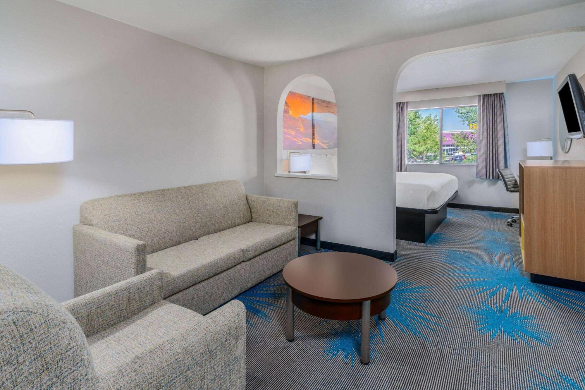 Days Inn By Wyndham Los Lunas Экстерьер фото