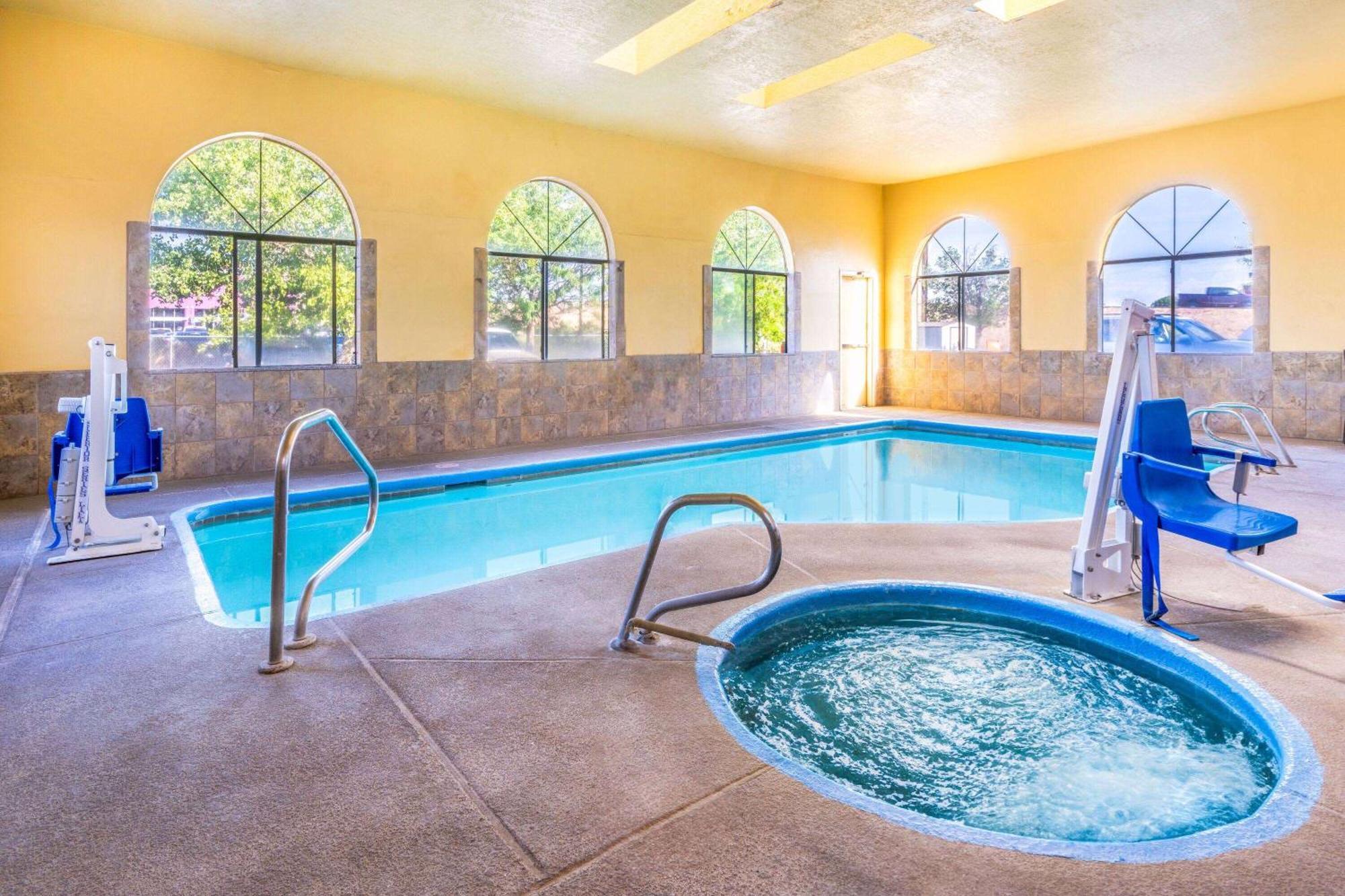 Days Inn By Wyndham Los Lunas Экстерьер фото