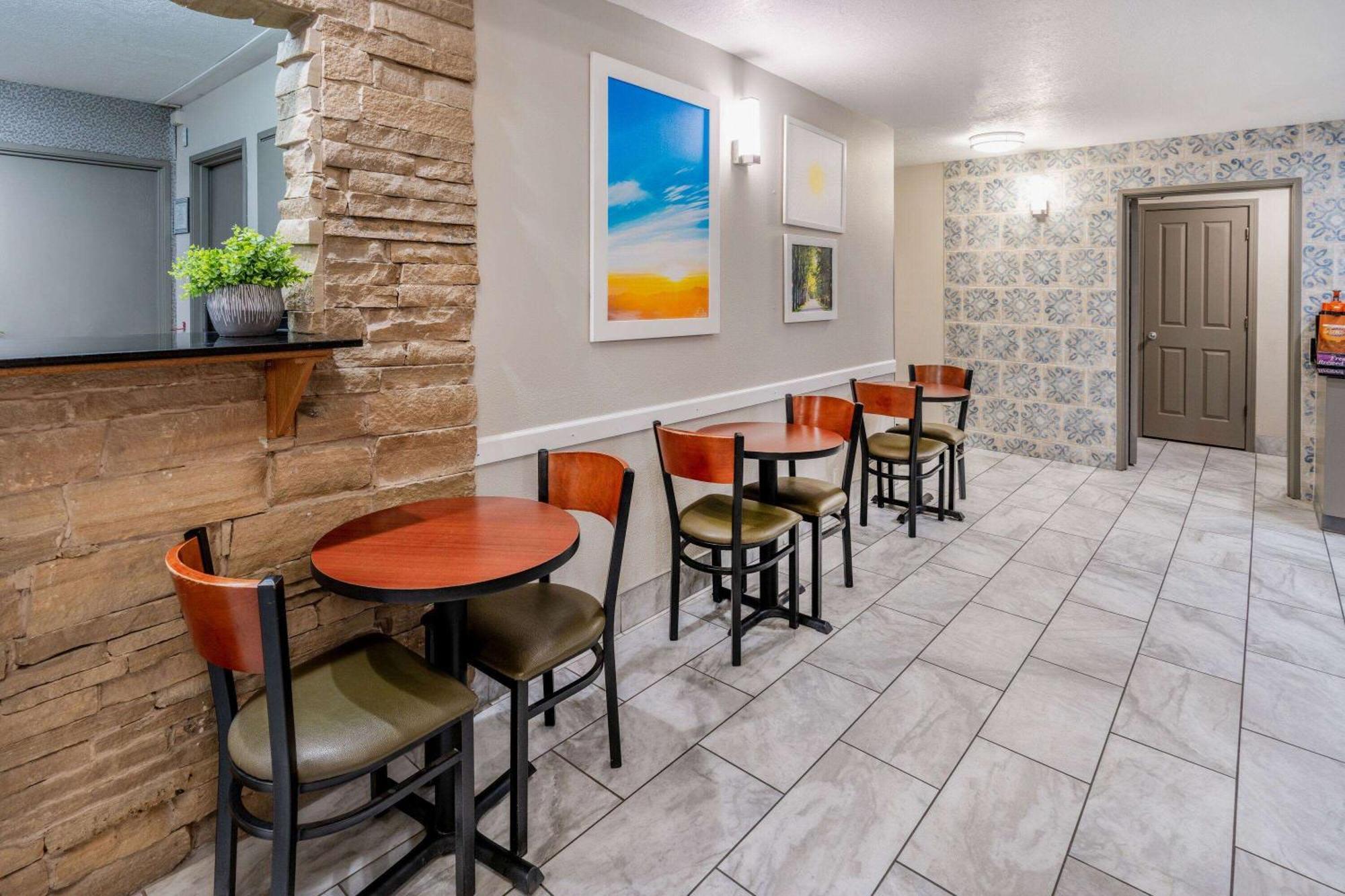 Days Inn By Wyndham Los Lunas Экстерьер фото