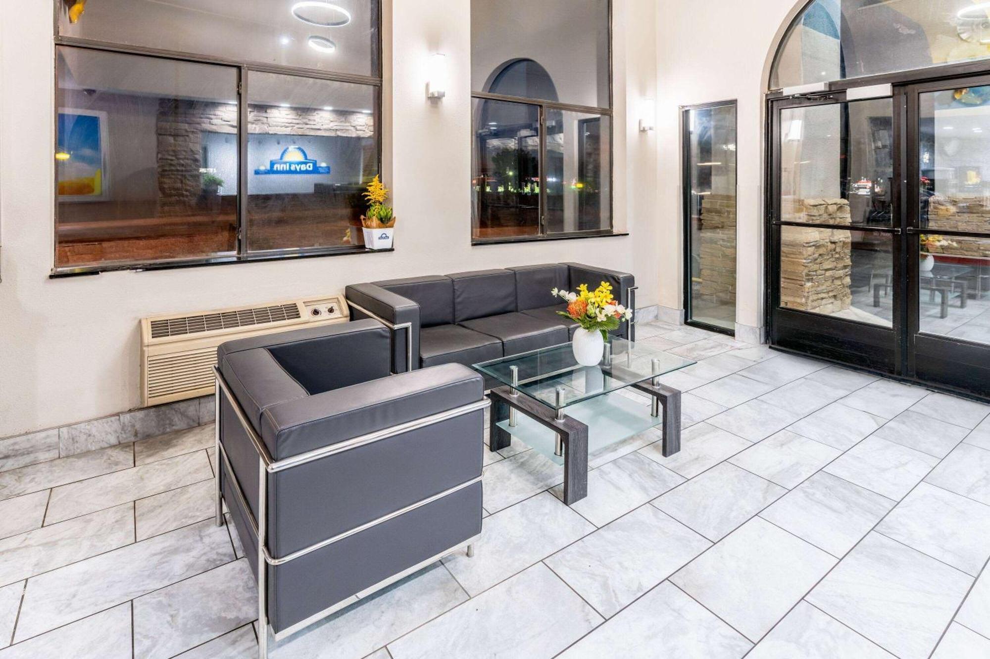 Days Inn By Wyndham Los Lunas Экстерьер фото
