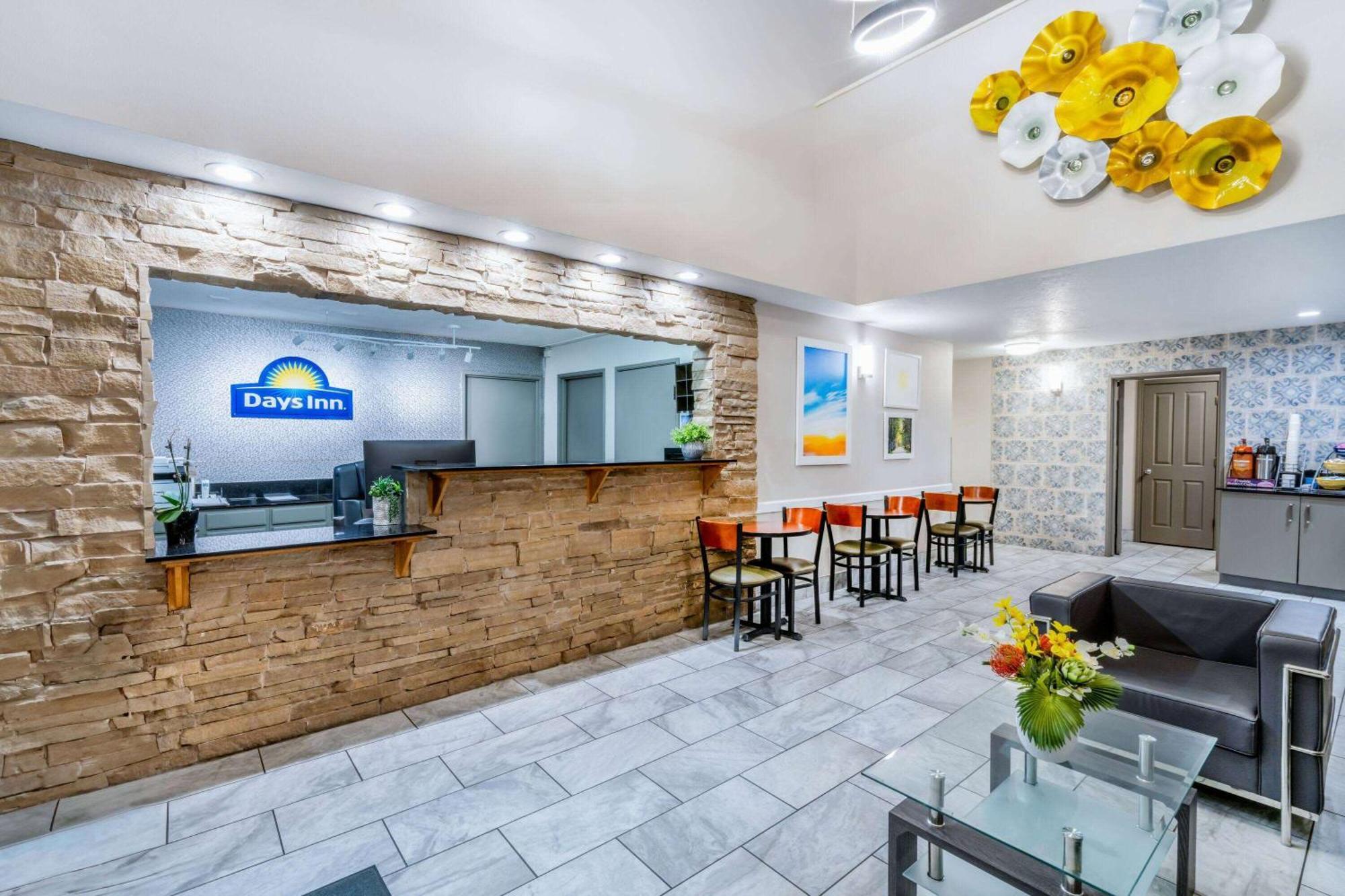 Days Inn By Wyndham Los Lunas Экстерьер фото